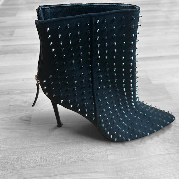 Steve Madden Virtuous-S Black Spiked Stiletto Heels Size 10M - Picture 3 of 7